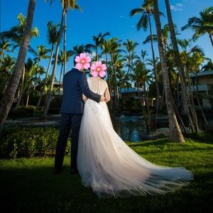 Romantic blush wedding dress in size 4